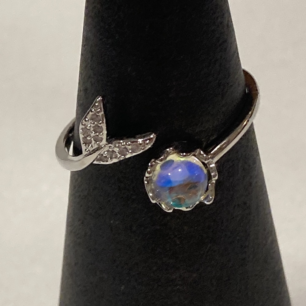 NWOT - Ocean Style Adjustable Mermaid Tail Ring Shiny Zircon & Round Moonstone